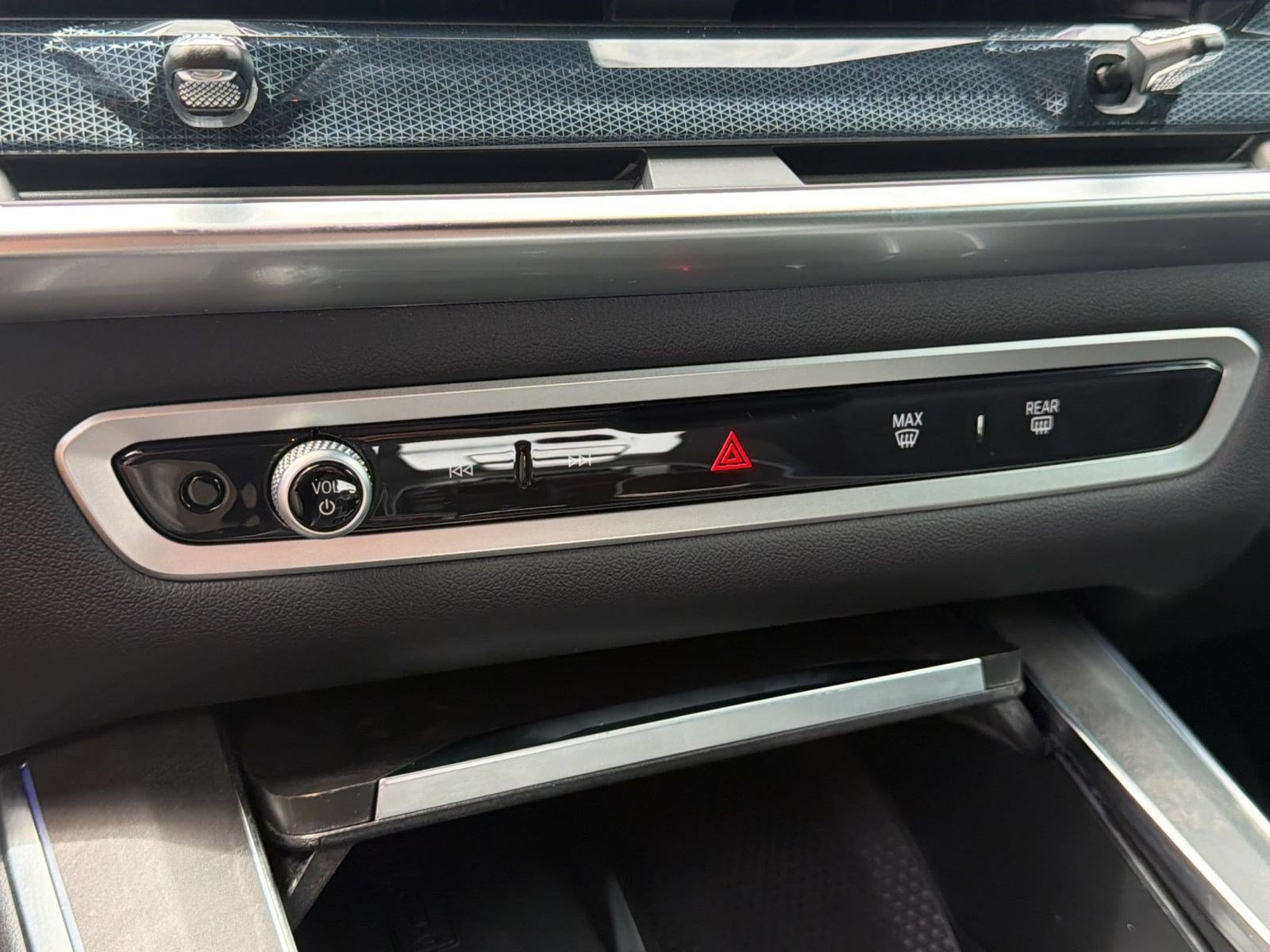 Used 2025 BMW X5 xDrive50e AWD/4WD image 18