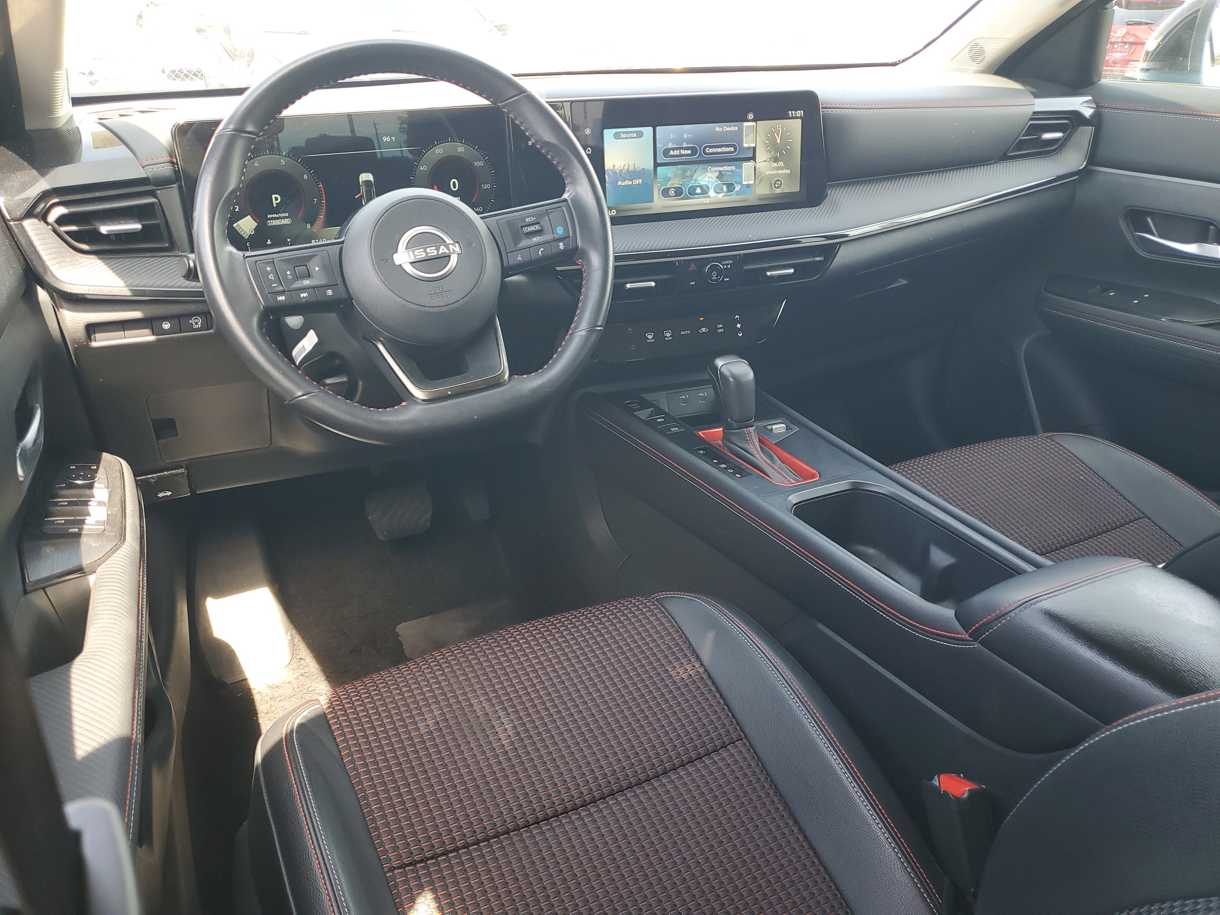 Certified 2025 Nissan Kicks SR FWD image 14