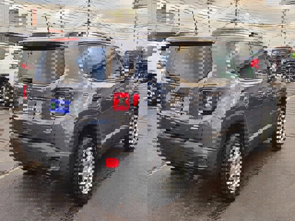 Used 2022 Jeep Renegade Latitude w/ Convenience Group image 4