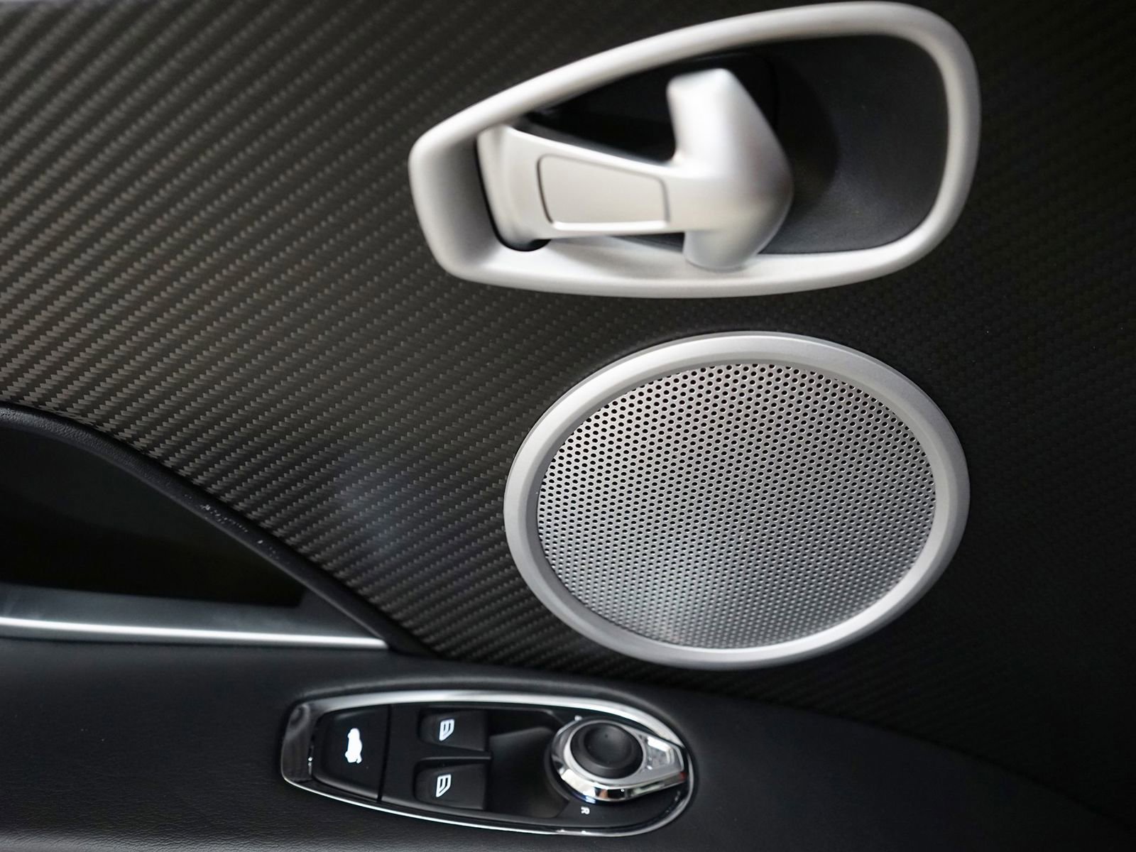 Used 2018 Aston Martin DB11 V12 image 14