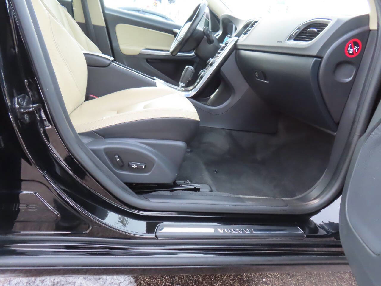 Used 2012 Volvo S60 T5 image 17