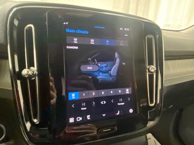 Used 2025 Volvo XC40 B5 Core image 21