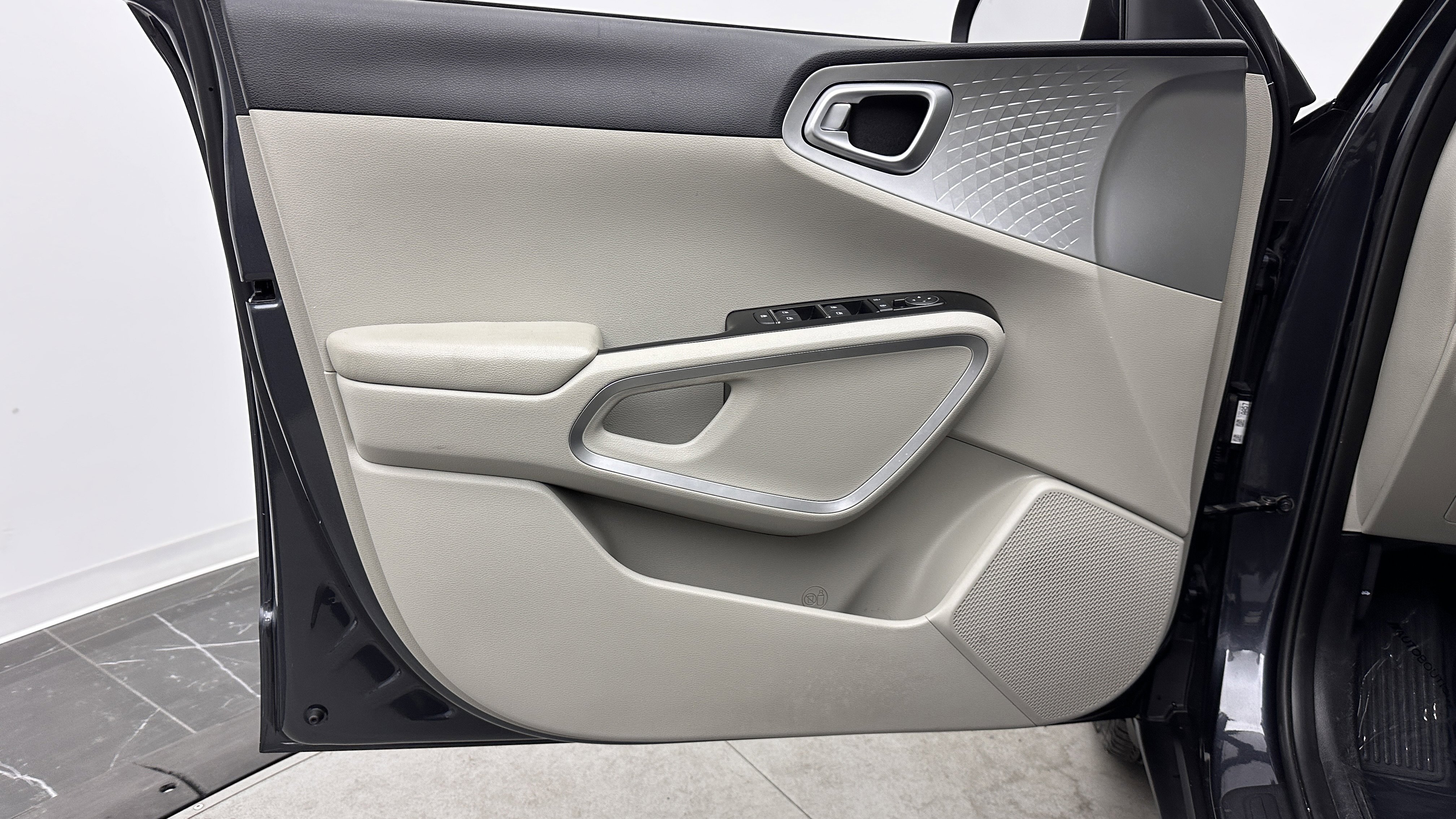 Used 2020 Kia Soul LX FWD image 10