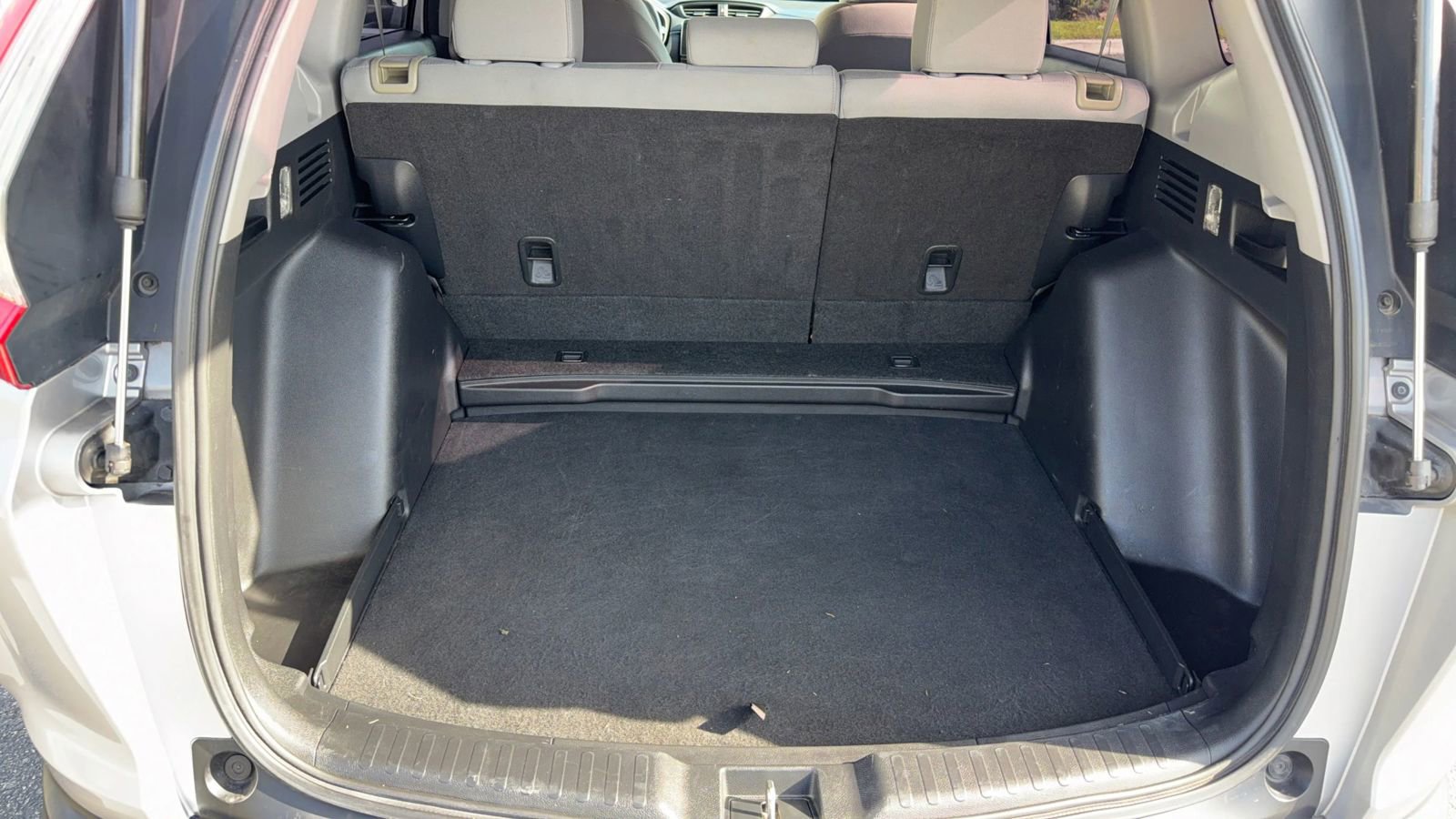 Used 2017 Honda CR-V LX image 29