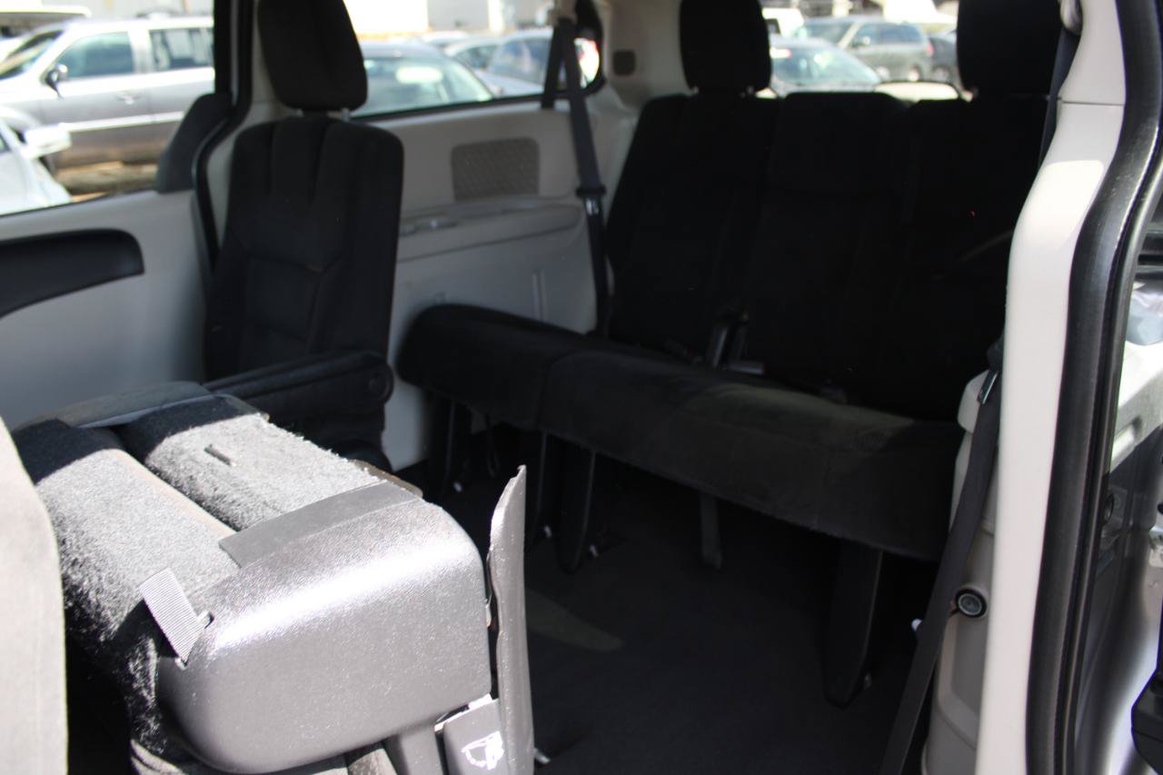 Used 2016 Dodge Grand Caravan SXT FWD image 14
