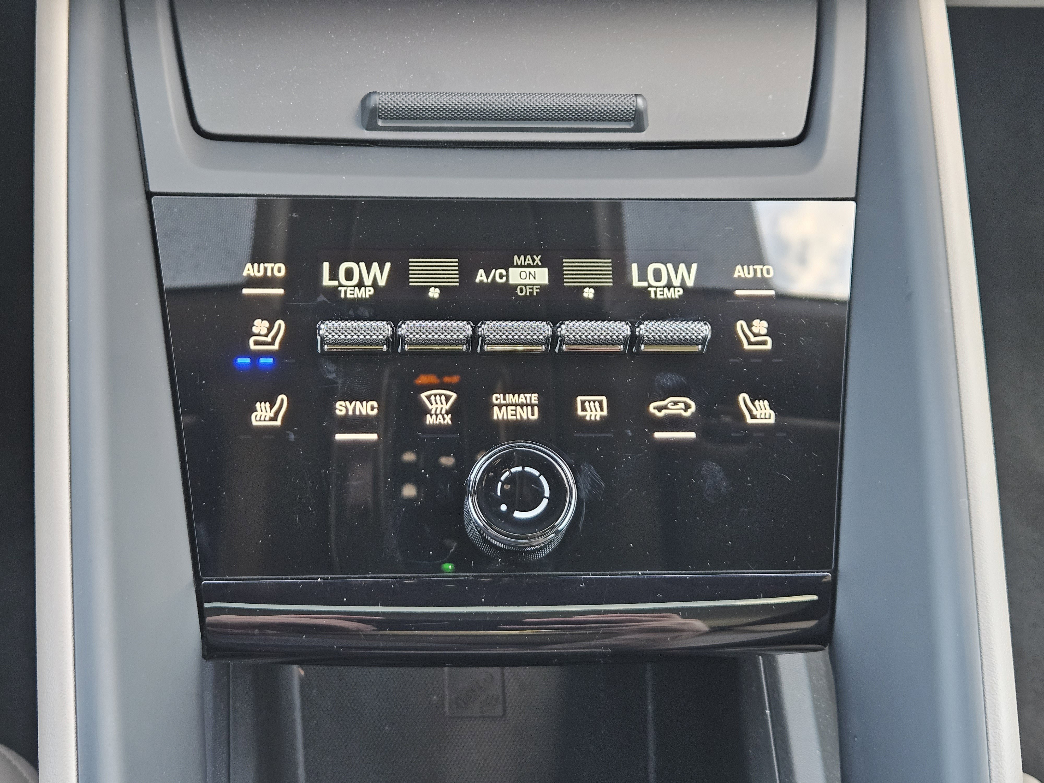 Certified 2025 Porsche Macan 4 Electric image 19