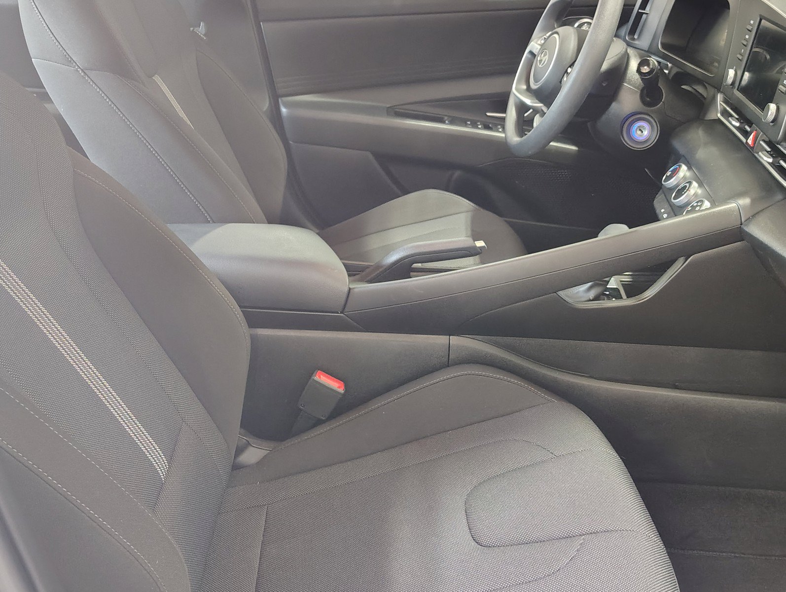 Certified 2025 Hyundai Elantra SE FWD image 25