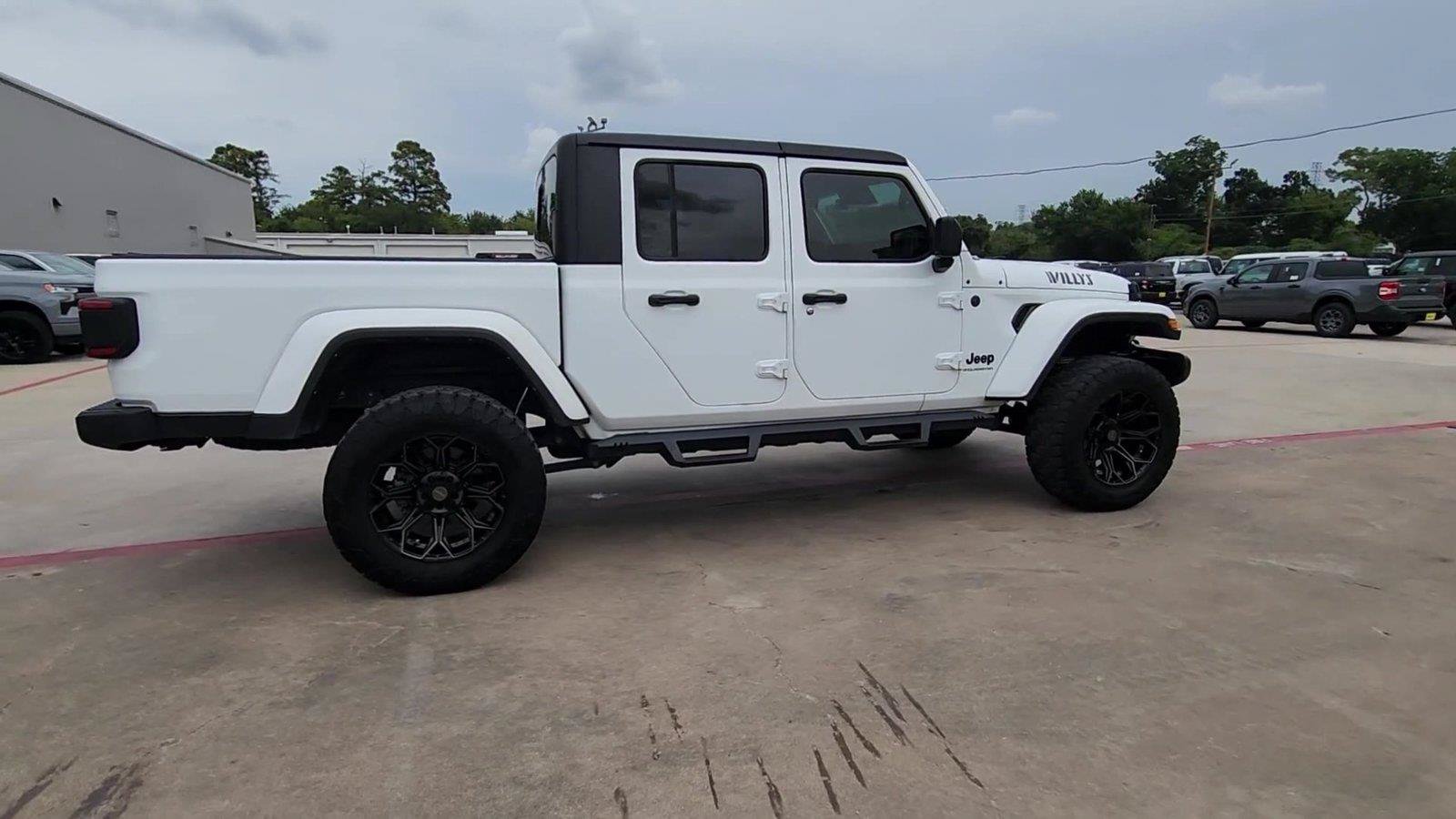 Used 2024 Jeep Gladiator Sport AWD/4WD image 9