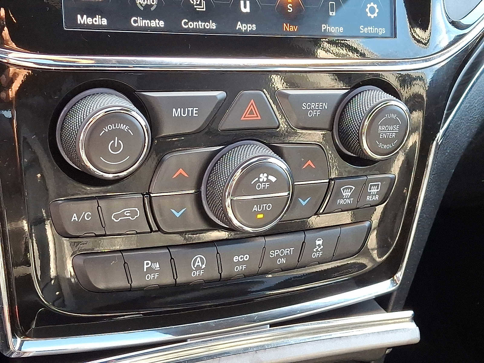 Used 2022 Jeep Grand Cherokee Limited image 18