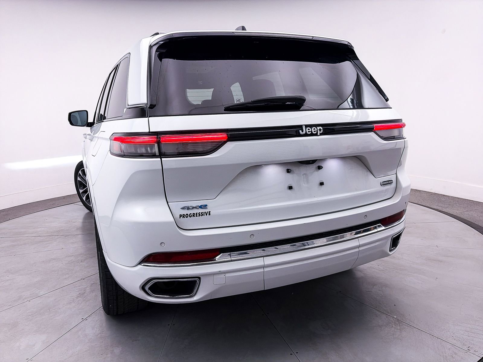 Used 2022 Jeep Grand Cherokee Overland AWD/4WD image 12