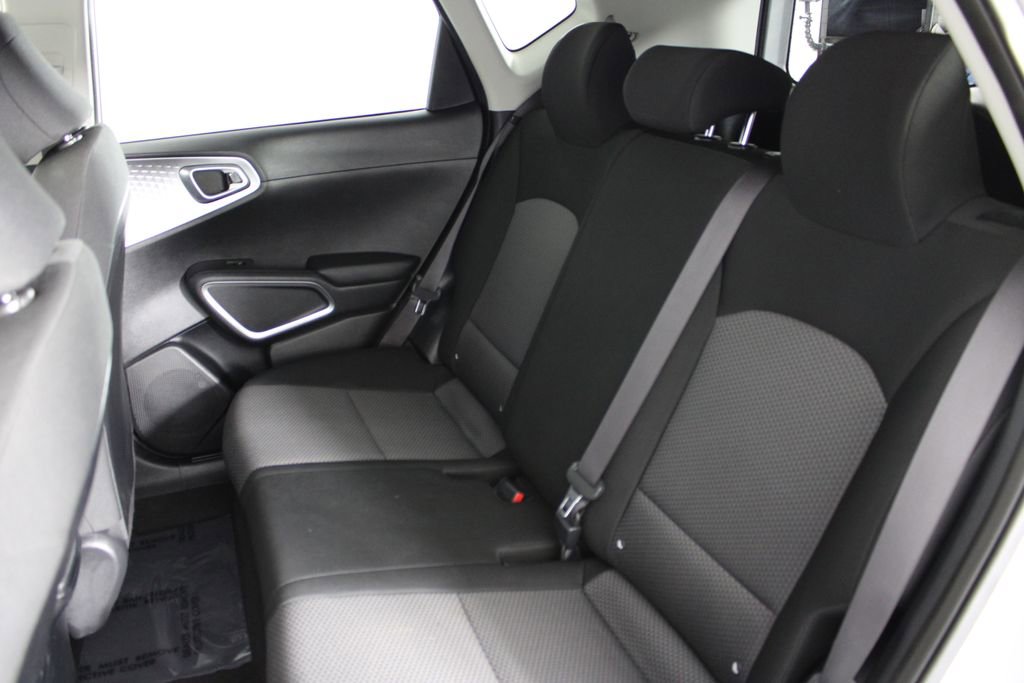 Used 2020 Kia Soul LX image 18