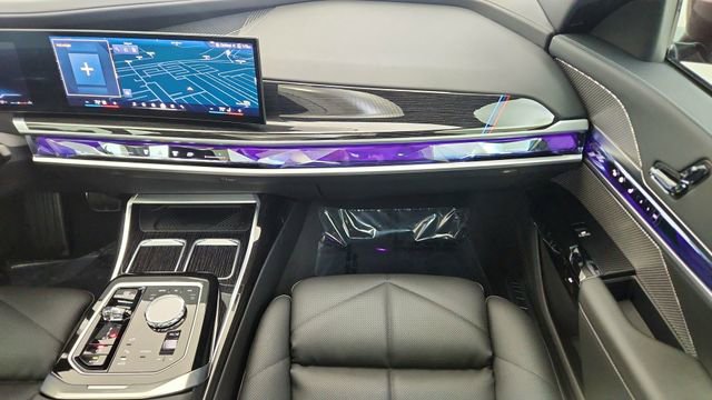 Used 2025 BMW 740i image 40