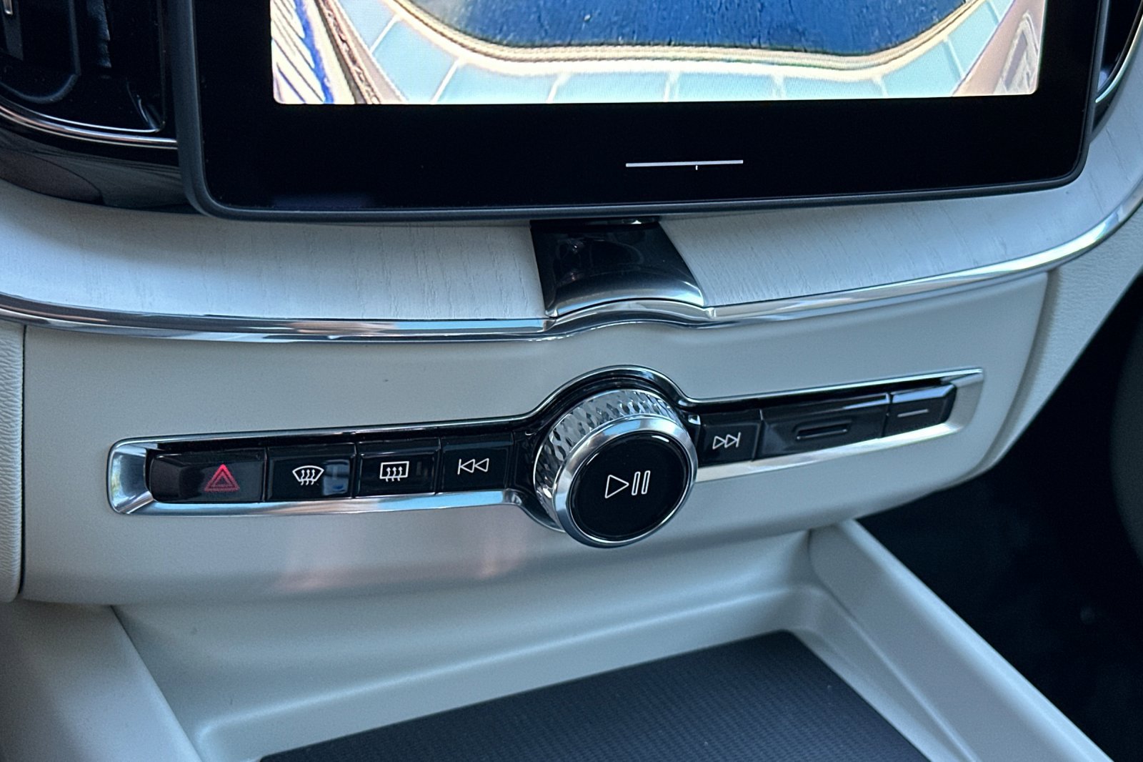 New 2026 Volvo XC60 B5 Ultra image 18