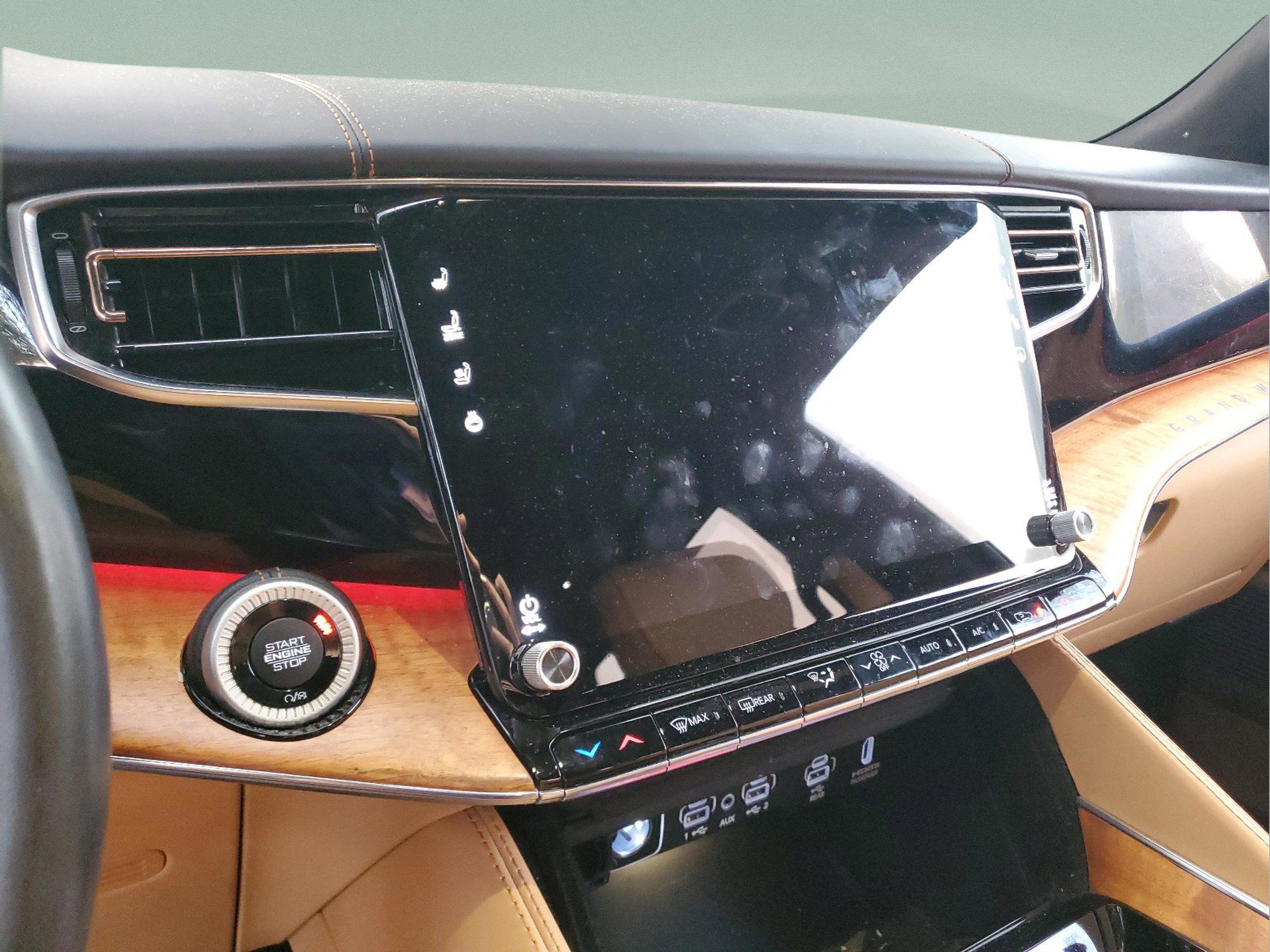 Certified 2022 Jeep Grand Wagoneer Series III w/ Rear Seat Video Group 1 image 19