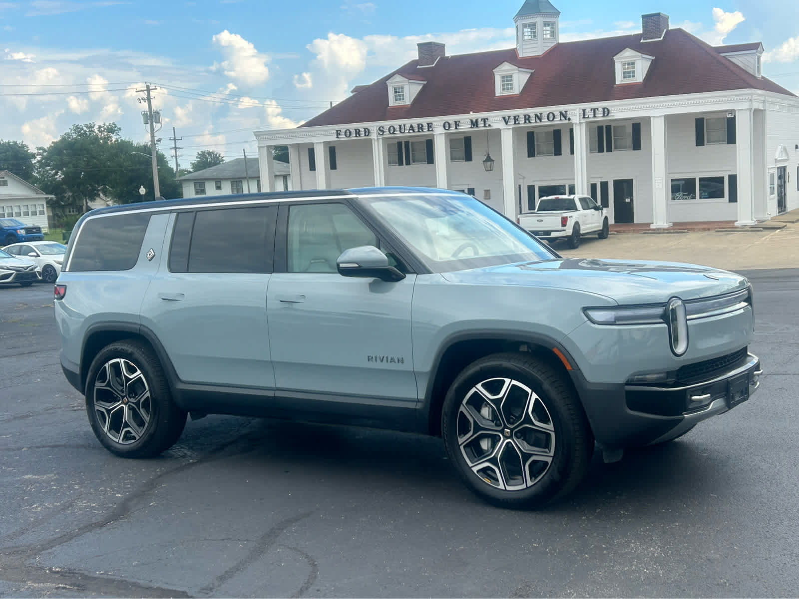 Used 2026 Rivian R1S Adventure AWD/4WD image 5