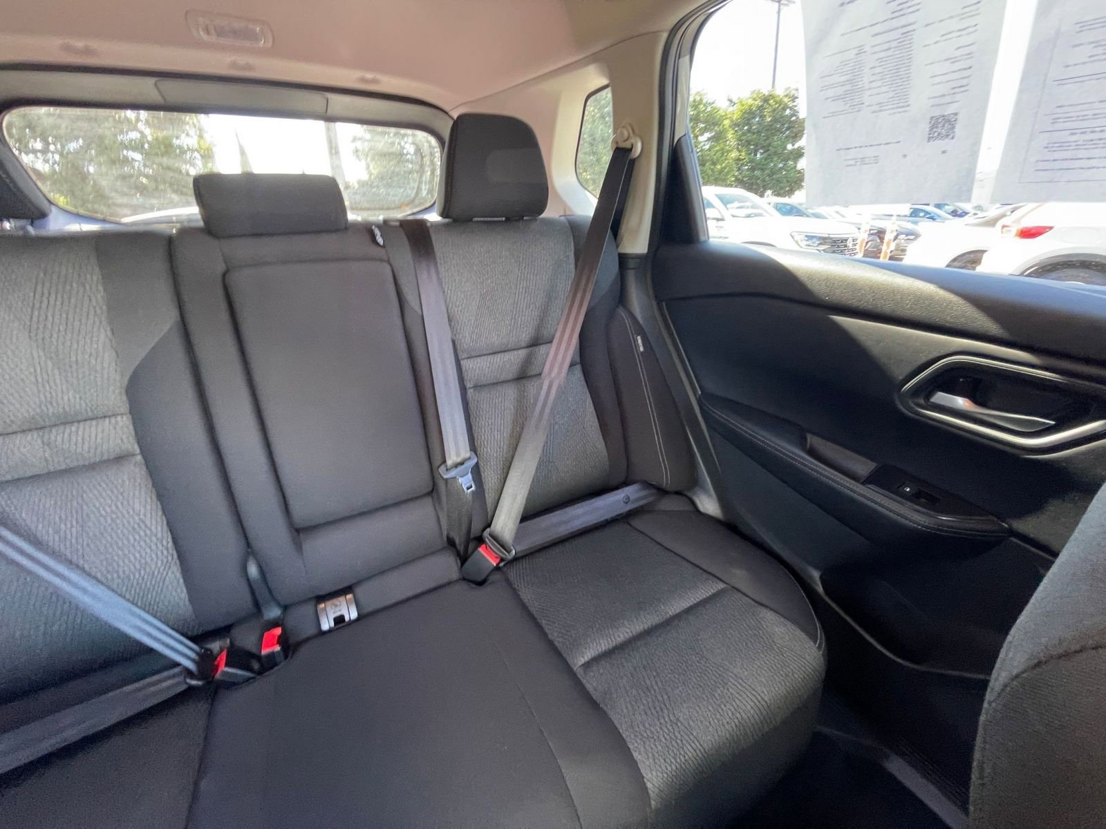 Used 2025 Nissan Rogue SV image 39