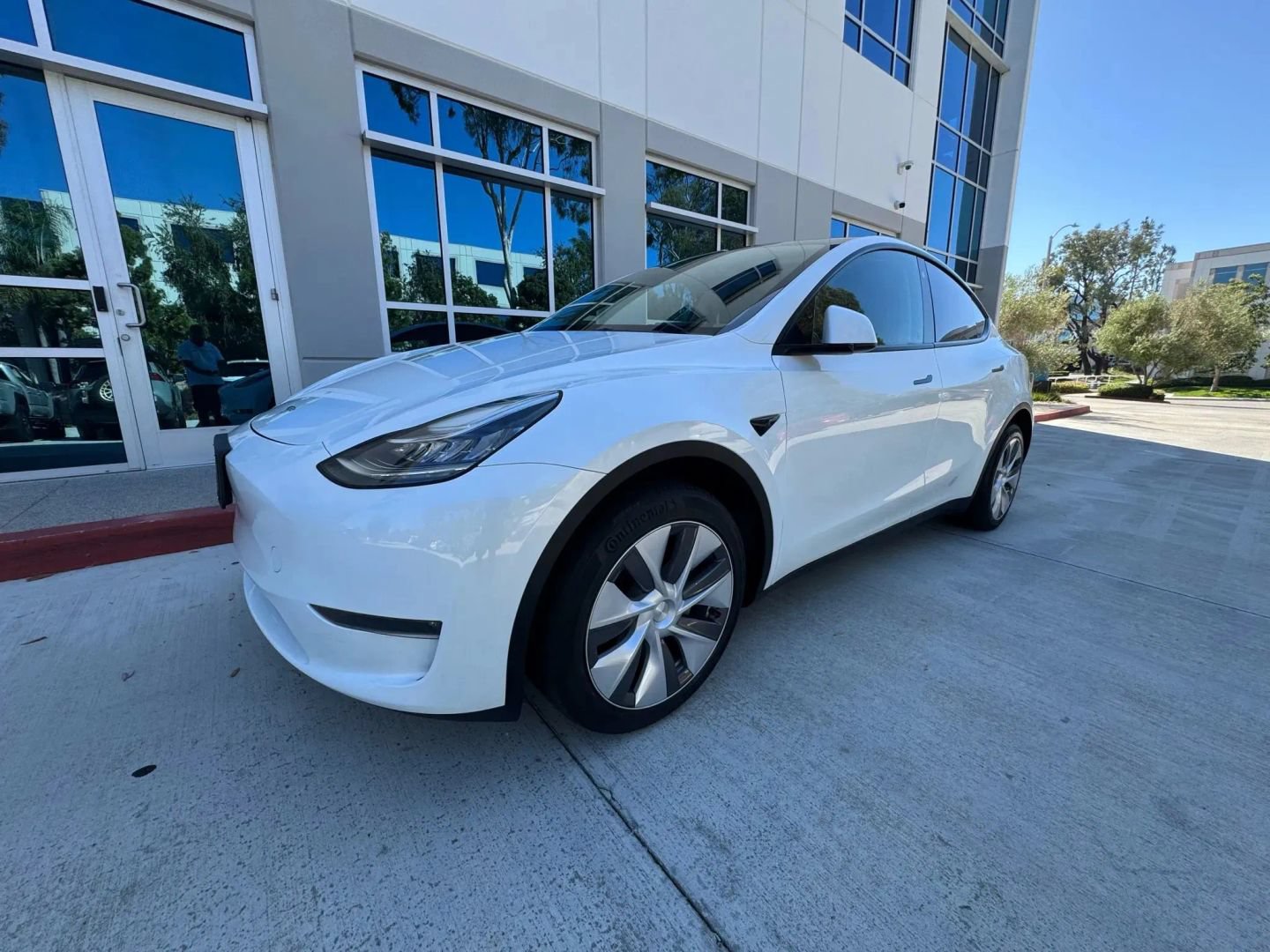 Used 2022 Tesla Model Y Long Range AWD/4WD image 3