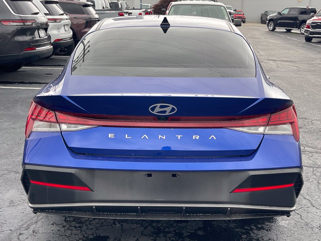 Used 2024 Hyundai Elantra SEL w/ Convenience Package FWD image 6