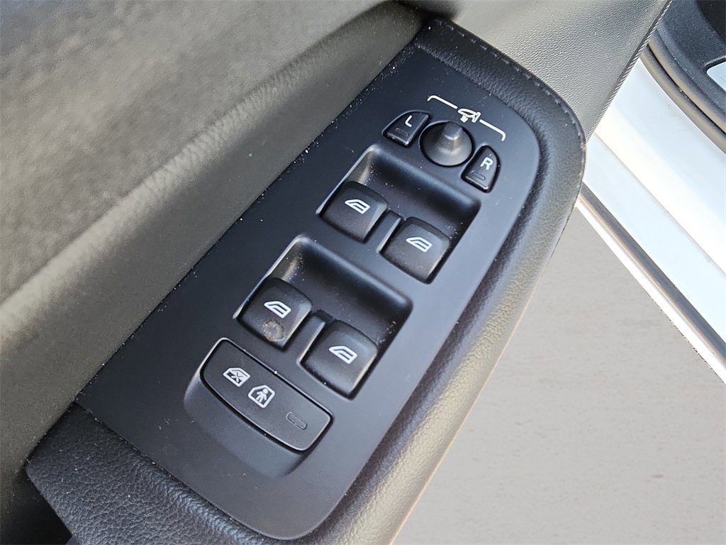 Used 2020 Volvo S60 T5 Momentum image 15