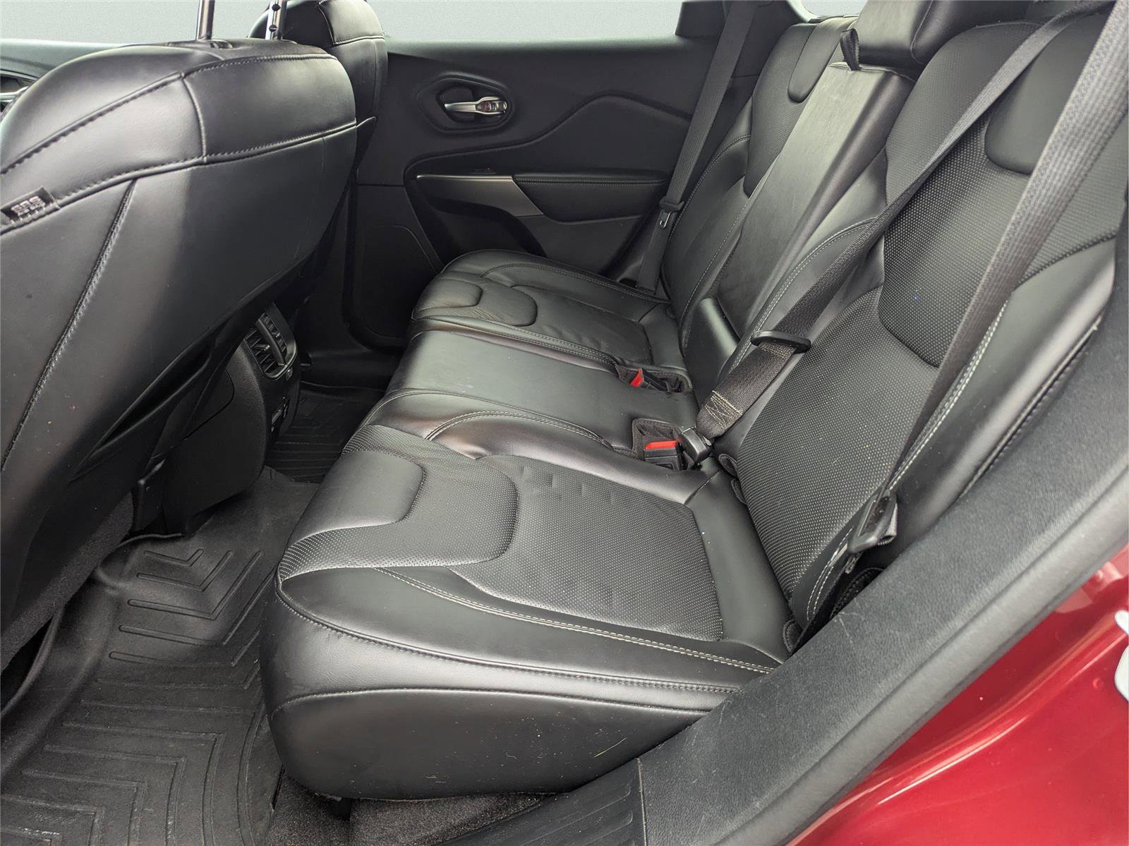 Used 2020 Jeep Cherokee Limited image 14