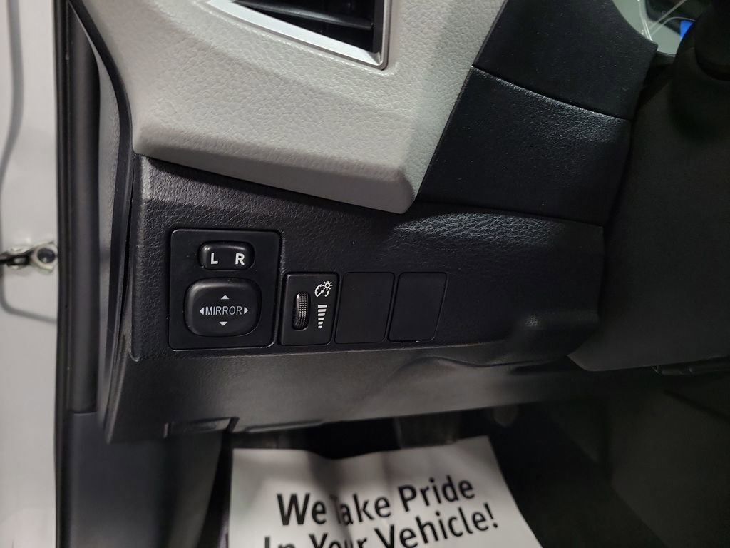 Used 2014 Toyota Corolla LE image 21