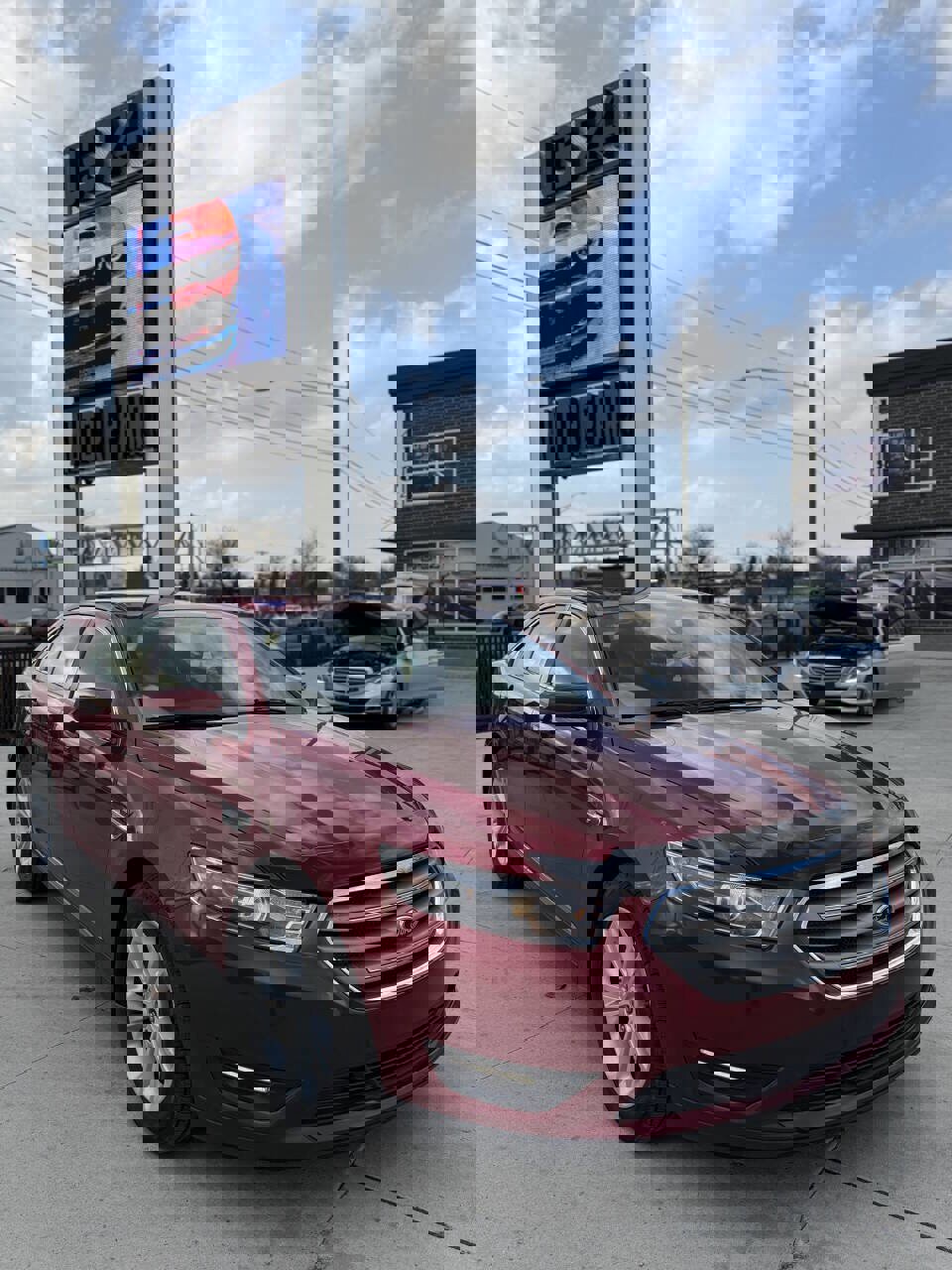 Used 2016 Ford Taurus SEL image 3