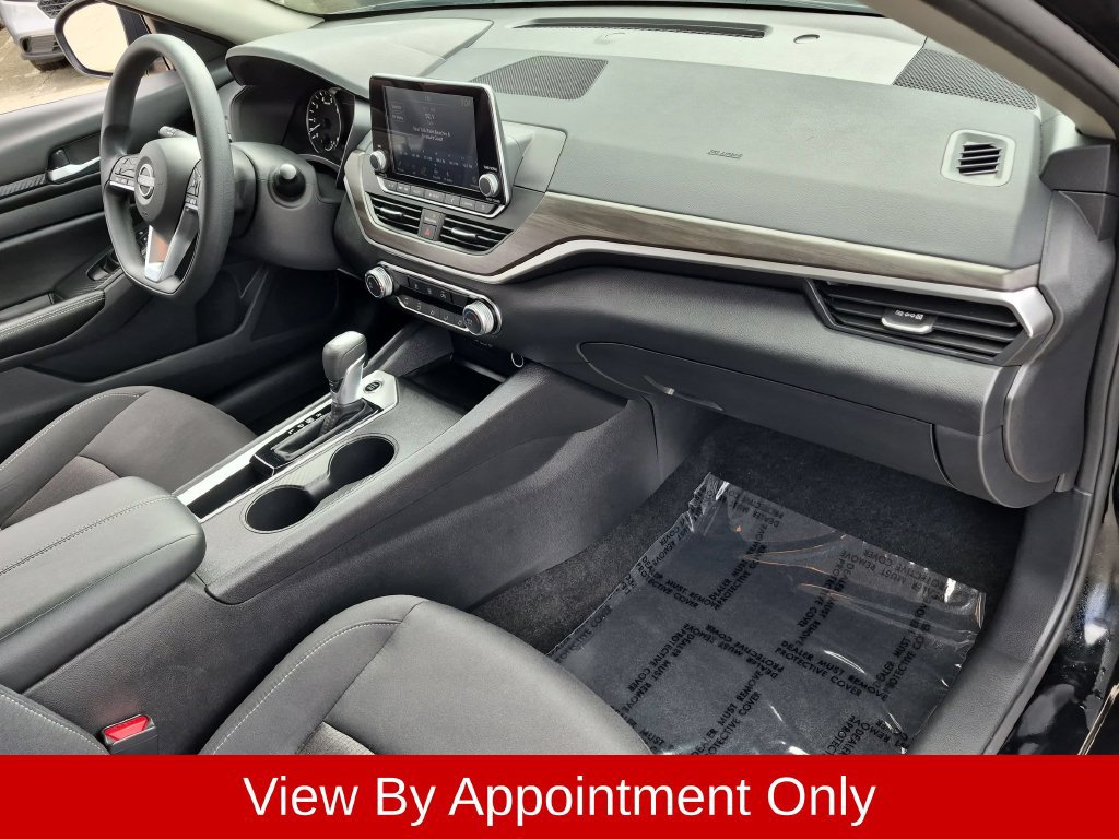 Used 2025 Nissan Altima 2.5 SV FWD image 31