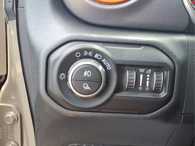 Used 2020 Jeep Gladiator Mojave AWD/4WD image 13