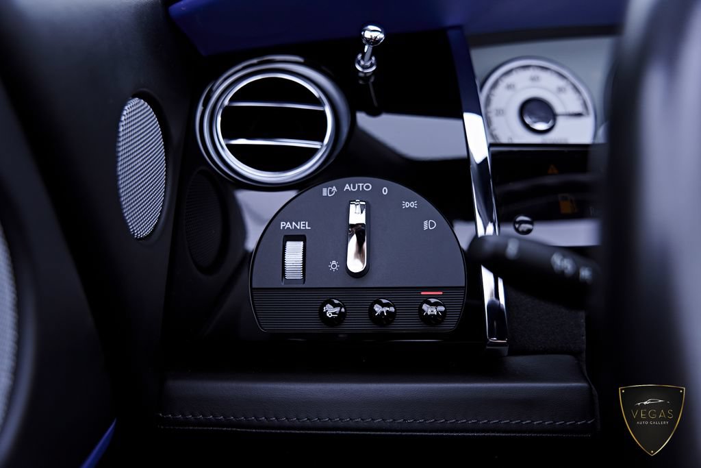 Used 2019 Rolls-Royce Dawn RWD image 77