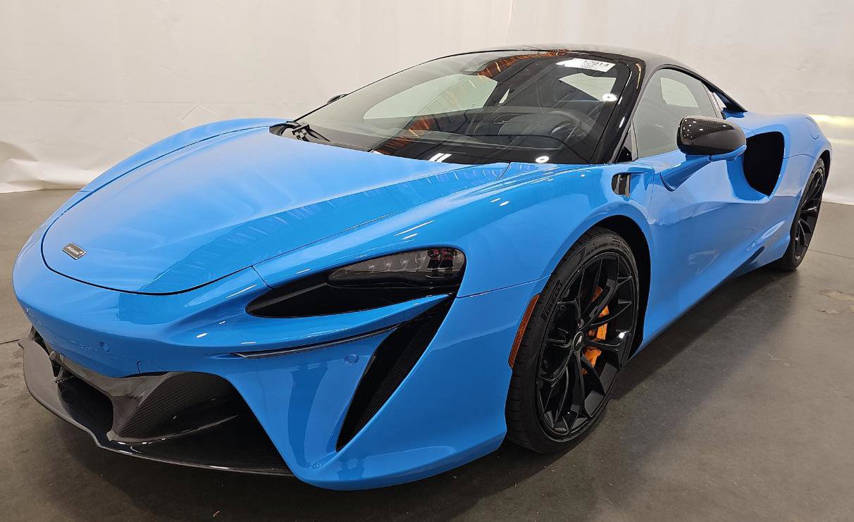Used 2024 McLaren Artura RWD image 1