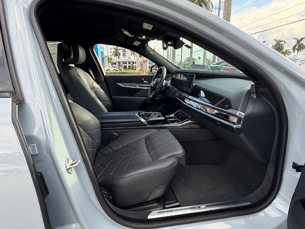 Used 2025 BMW 740i RWD image 18