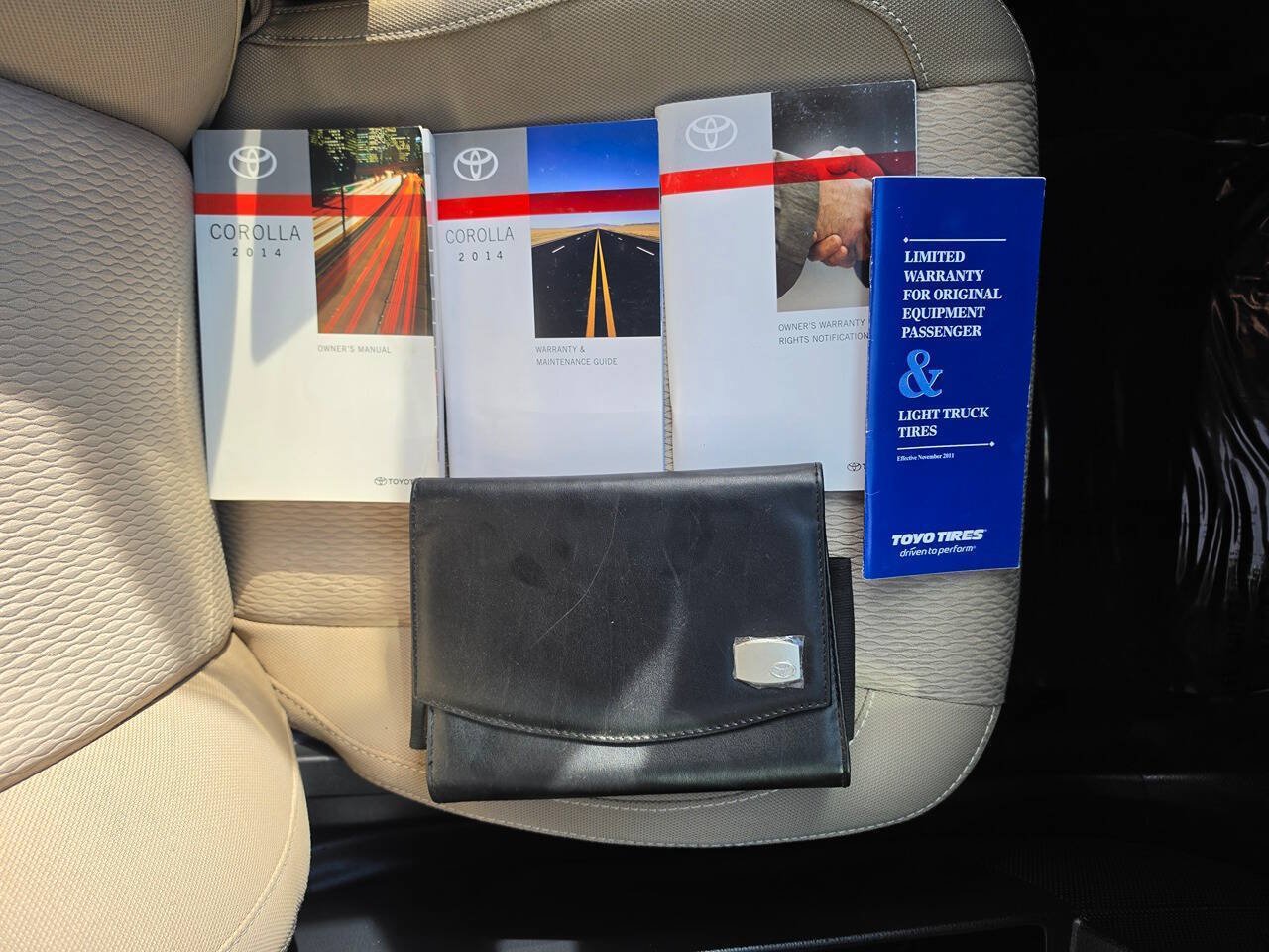 Used 2014 Toyota Corolla LE FWD image 41