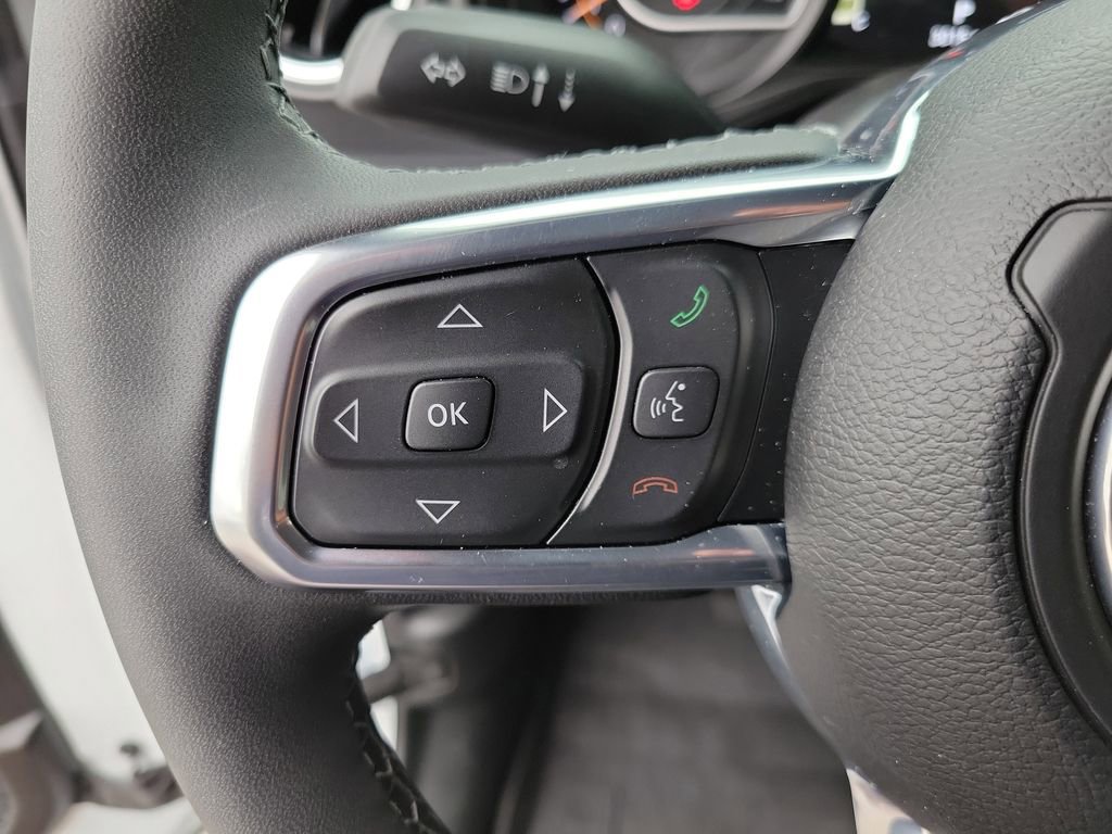Used 2025 Jeep Wrangler Unlimited Sahara AWD/4WD image 28