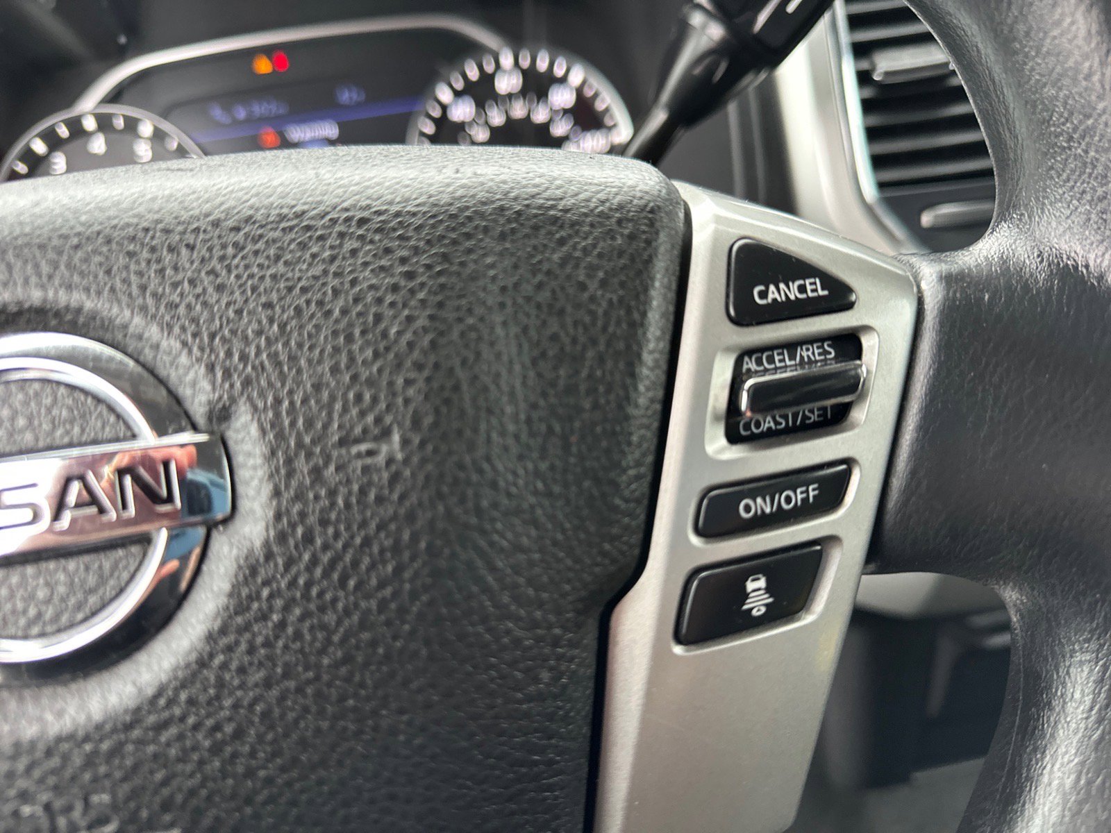 Used 2021 Nissan Titan SV RWD image 26