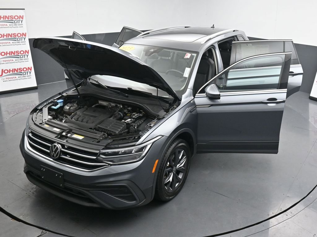 Used 2023 Volkswagen Tiguan SE image 40