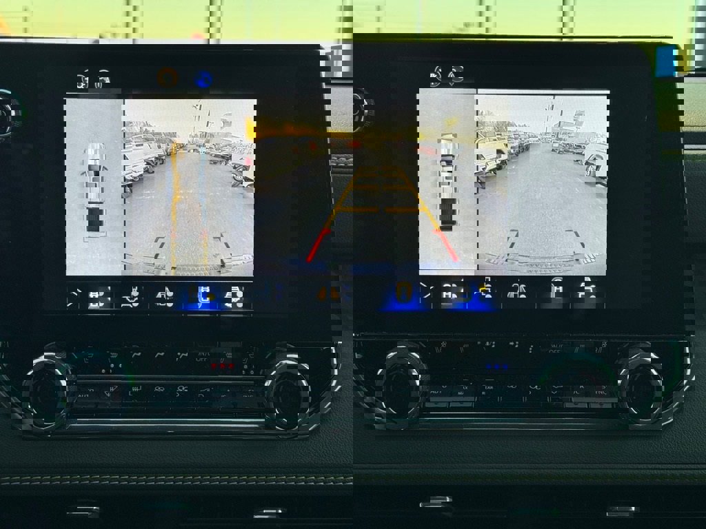 Used 2025 Chevrolet Colorado ZR2 w/ Midnight Edition image 24