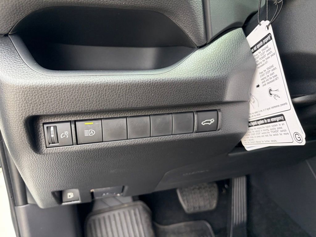 Used 2025 Toyota RAV4 SE image 25