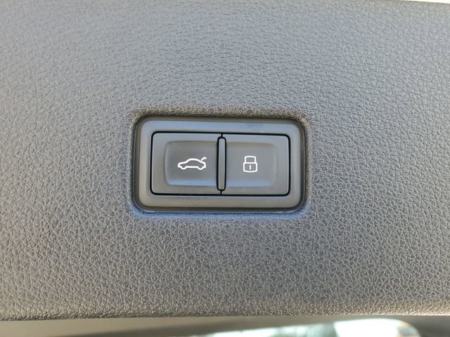 Used 2022 Audi Q8 Prestige w/ Prestige Package image 37