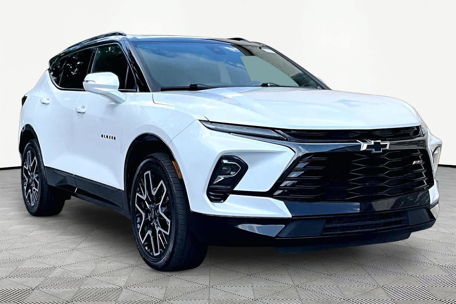 Used 2023 Chevrolet Blazer RS w/ Enhanced Convenience Package AWD/4WD image 3