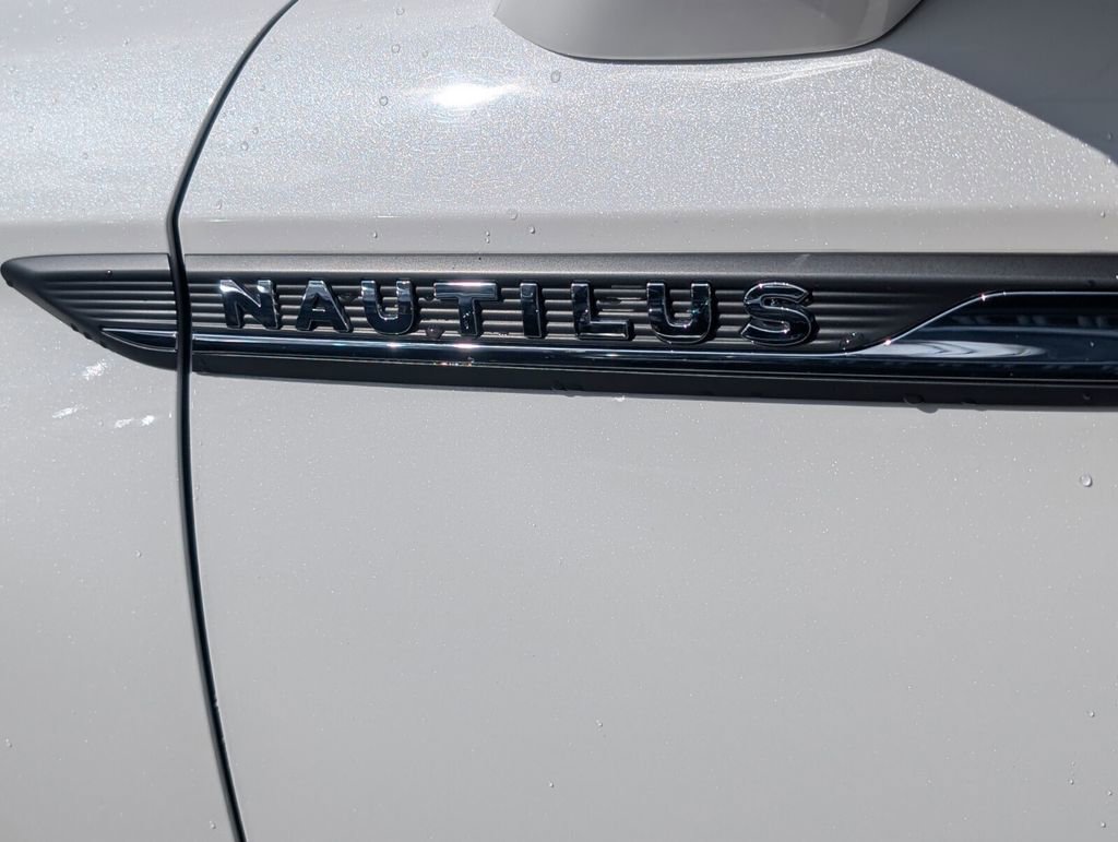 Used 2022 Lincoln Nautilus Reserve image 10