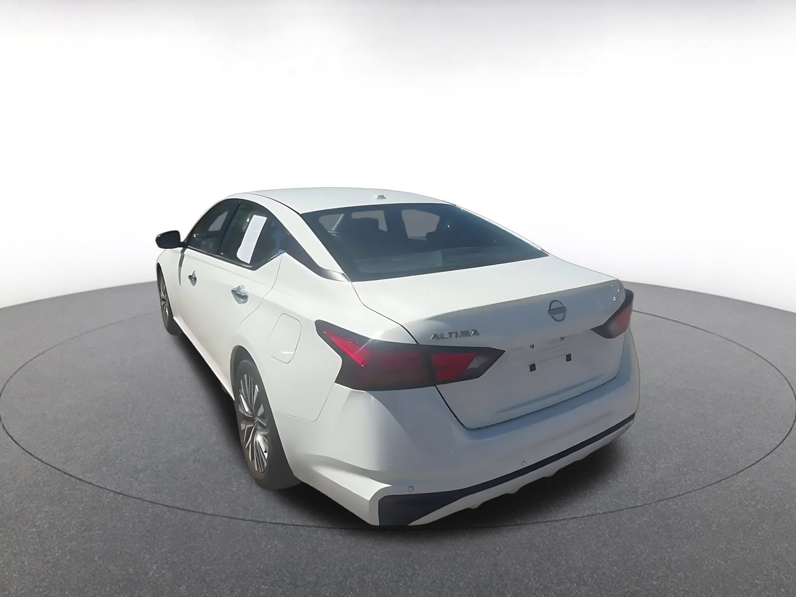 Used 2025 Nissan Altima 2.5 SV FWD image 11