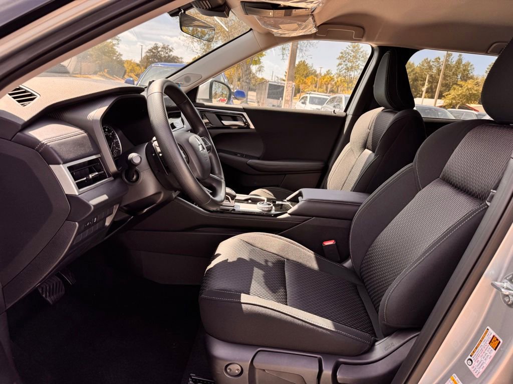 New 2026 Mitsubishi Outlander ES image 14