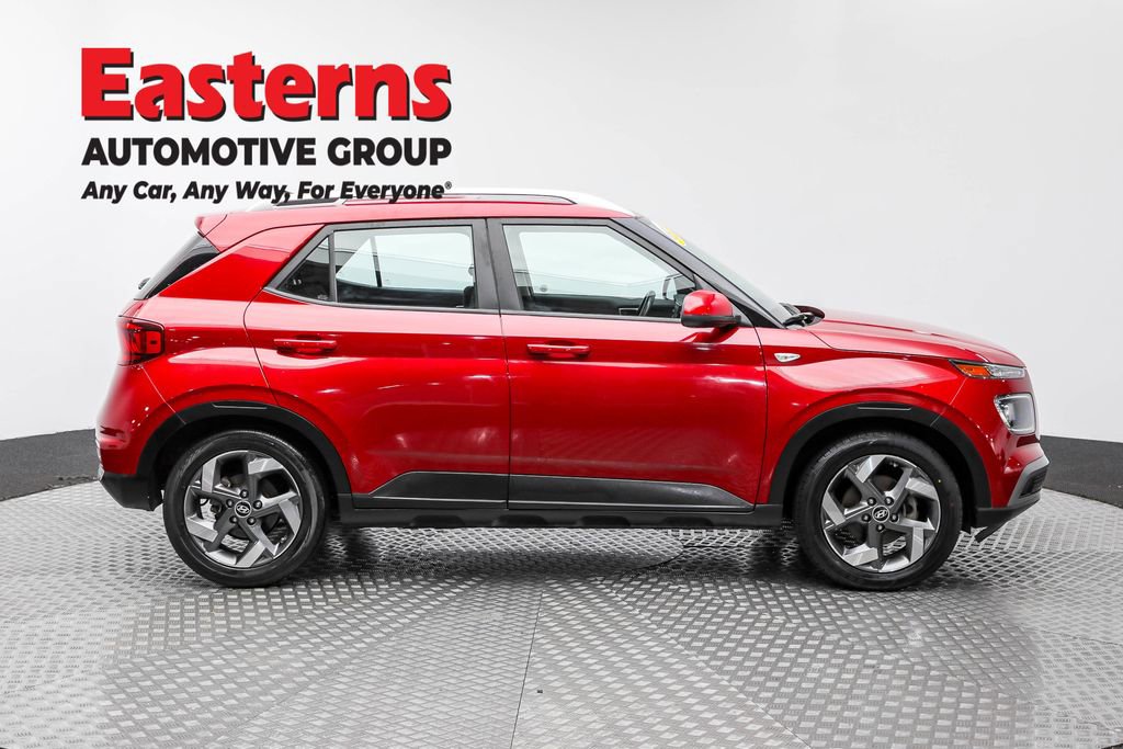 Used 2022 Hyundai Venue SEL image 4