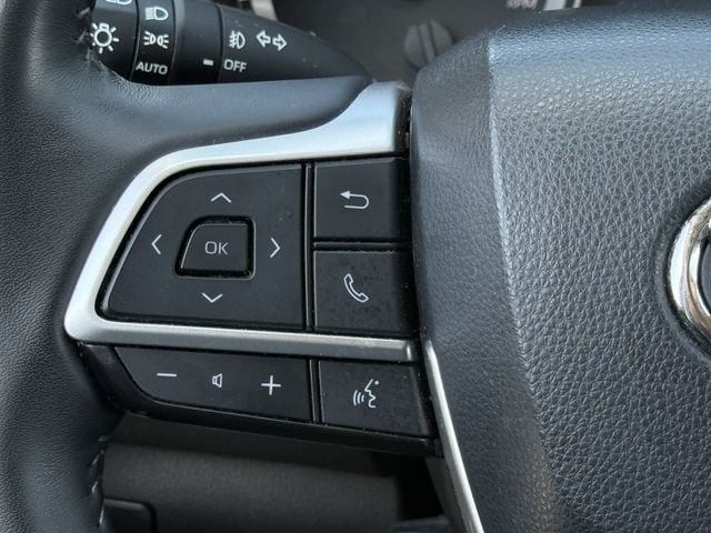 Used 2023 Toyota Highlander XLE FWD image 15