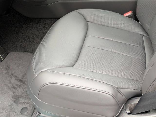 New 2025 Land Rover Range Rover SE image 4