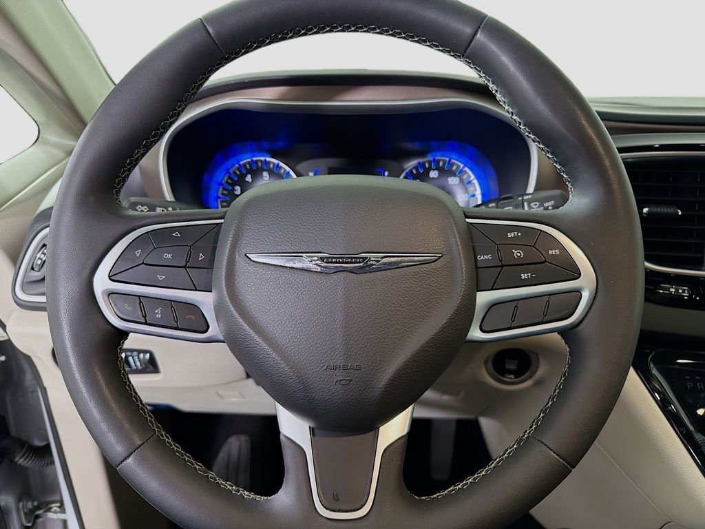 Used 2024 Chrysler Voyager LX image 14