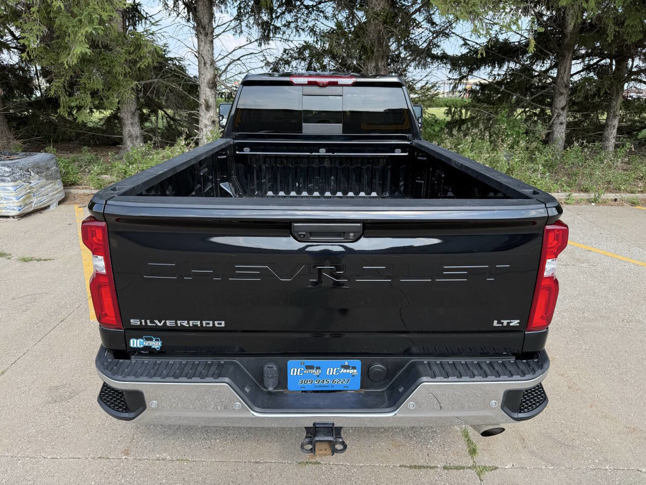 Used 2024 Chevrolet Silverado 2500 LTZ w/ LTZ Premium Package image 6