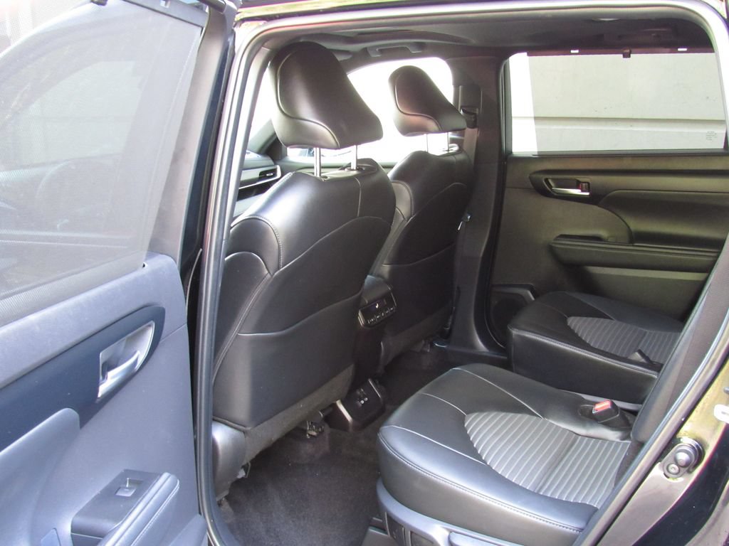 Certified 2025 Toyota Highlander XSE AWD/4WD image 14
