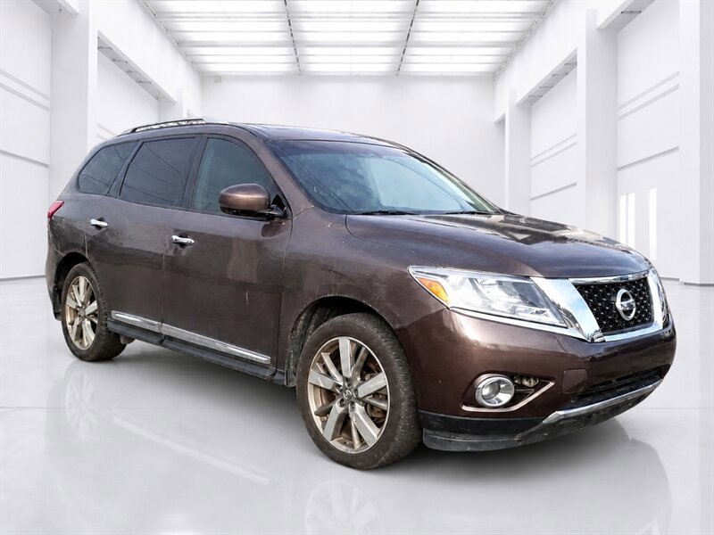 Used 2015 Nissan Pathfinder Platinum w/ Family Entertainment Package AWD/4WD image 1