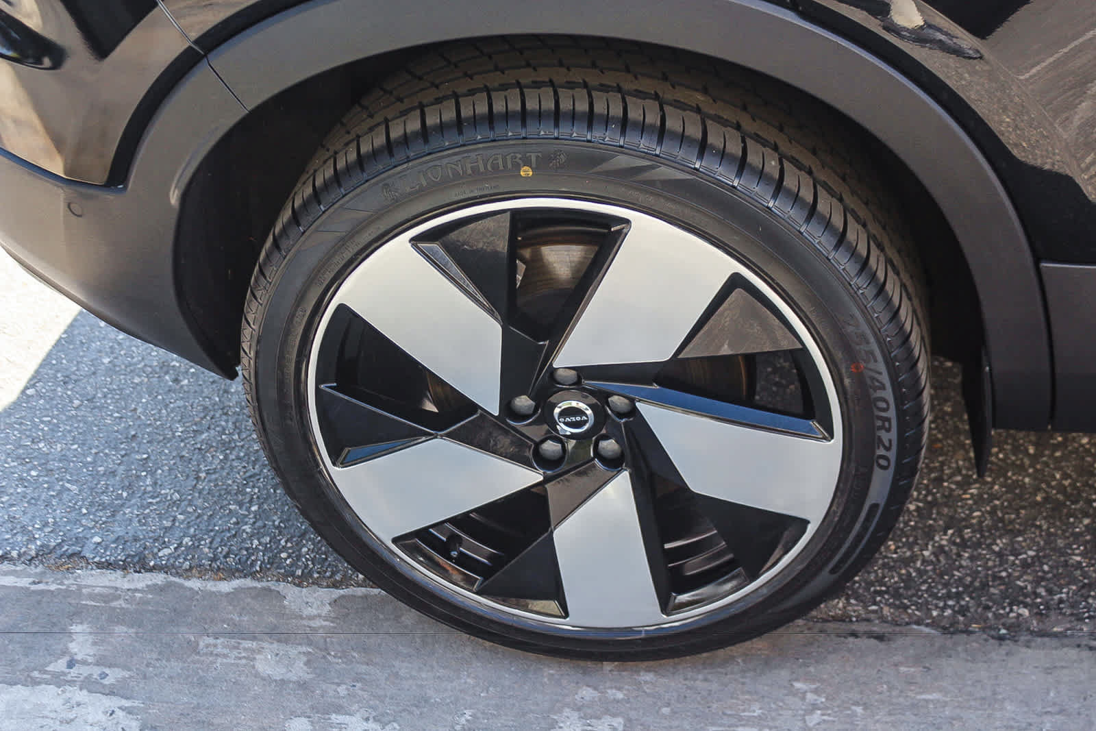 Used 2023 Volvo C40 P8 Recharge Ultimate w/ Protection Package Premier AWD/4WD image 8